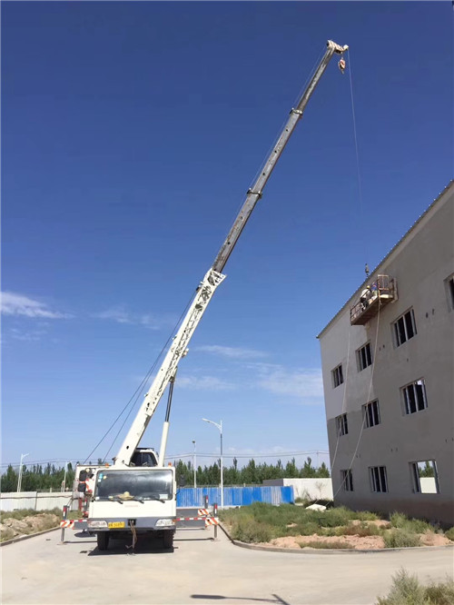 河源市“轻装强干”—— 吊车的 “轻量化臂架” 技术